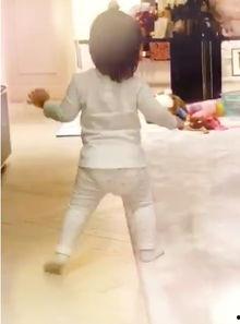 学走路视频,温馨瞬间捕捉成长足迹