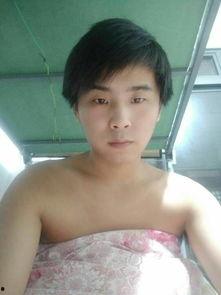 老板不停的揉我胸视频,老板揉胸视频引发职场争议